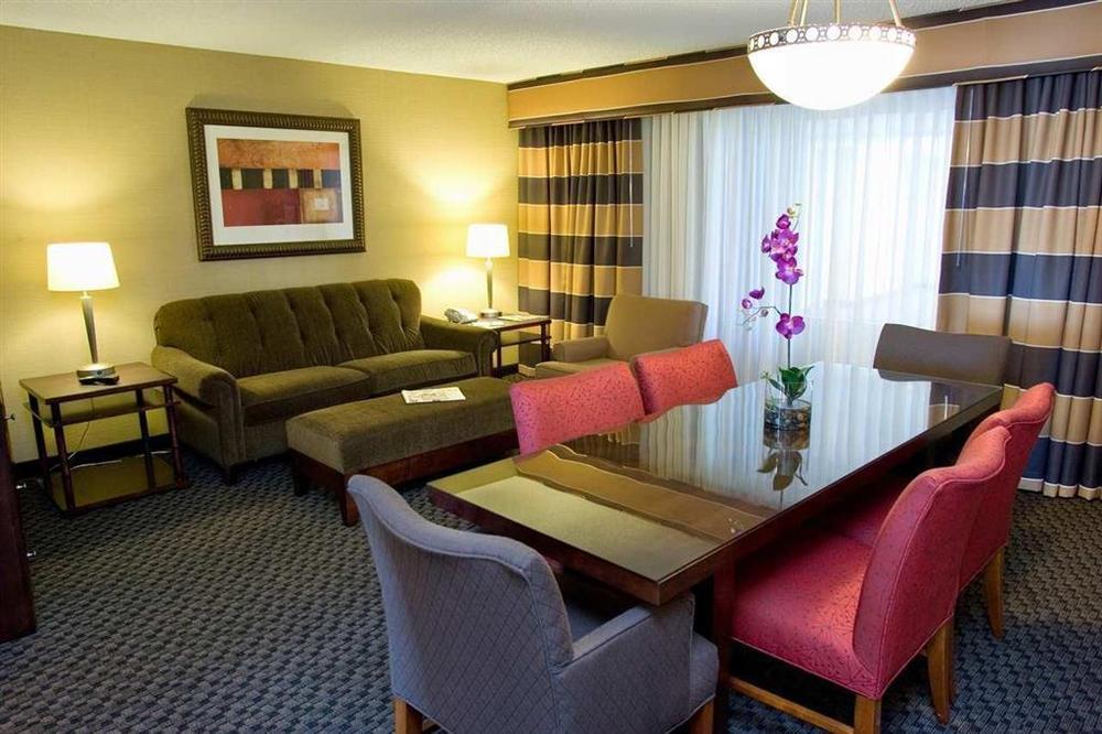 Embassy Suites By Hilton Chicago Ломбард Номер фото